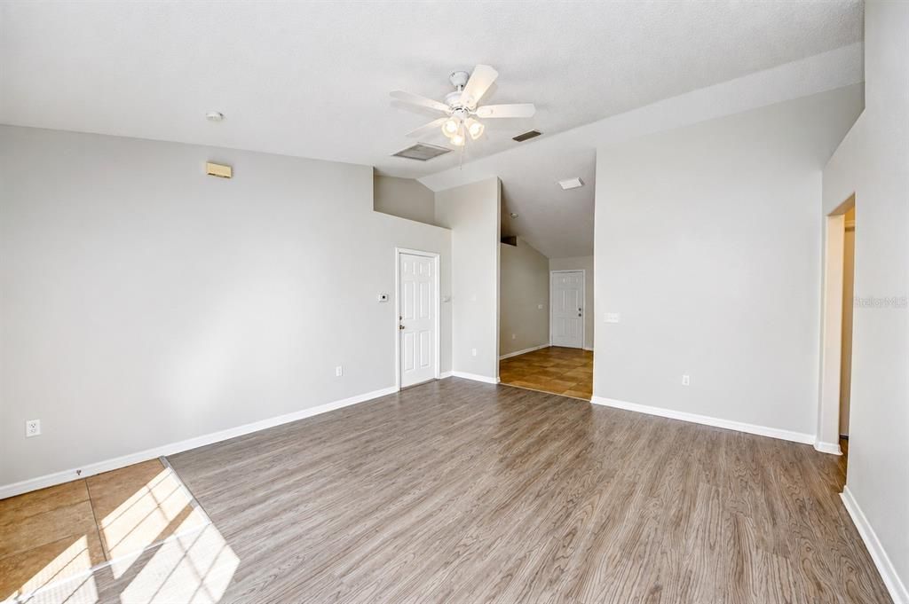En Venta: $249,900 (3 camas, 2 baños, 1244 Pies cuadrados)