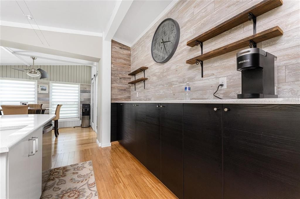 For Sale: $199,900 (2 beds, 2 baths, 1364 Square Feet)