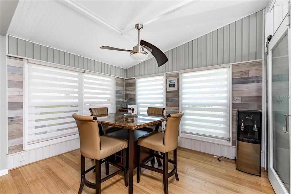 For Sale: $199,900 (2 beds, 2 baths, 1364 Square Feet)