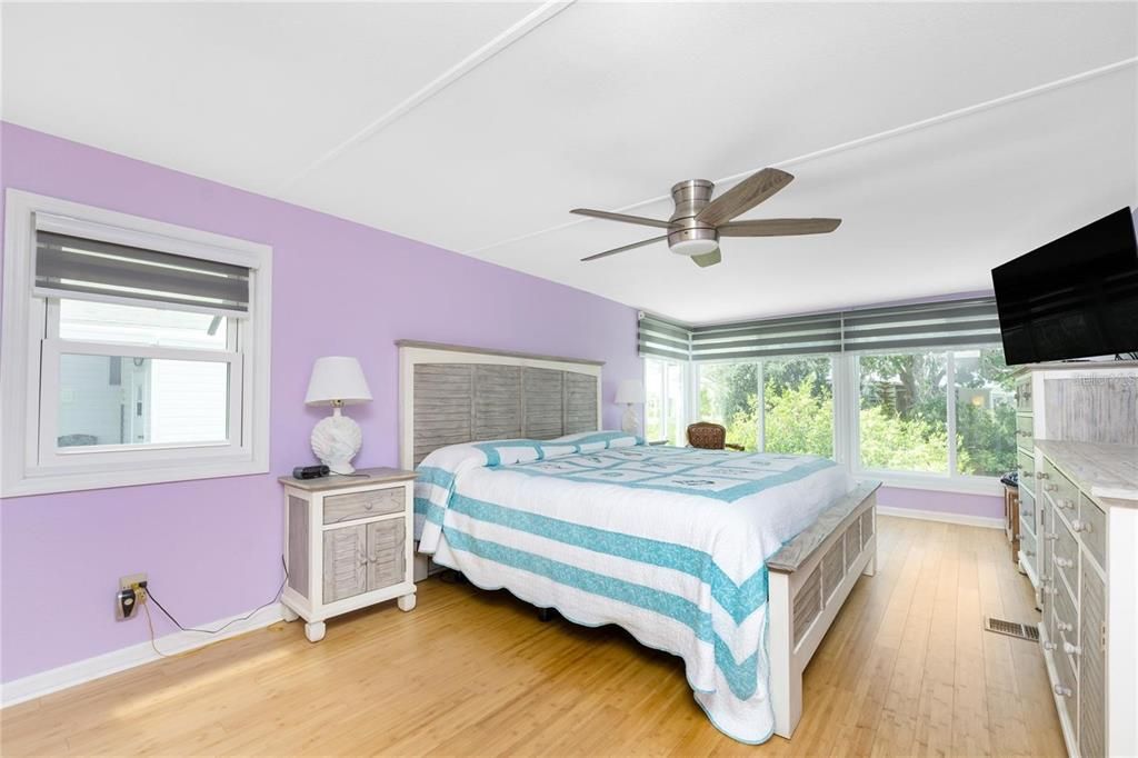 For Sale: $199,900 (2 beds, 2 baths, 1364 Square Feet)