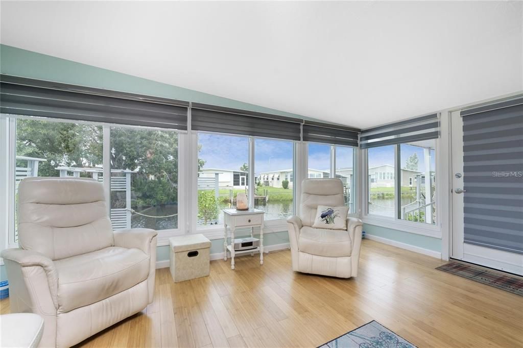 For Sale: $199,900 (2 beds, 2 baths, 1364 Square Feet)