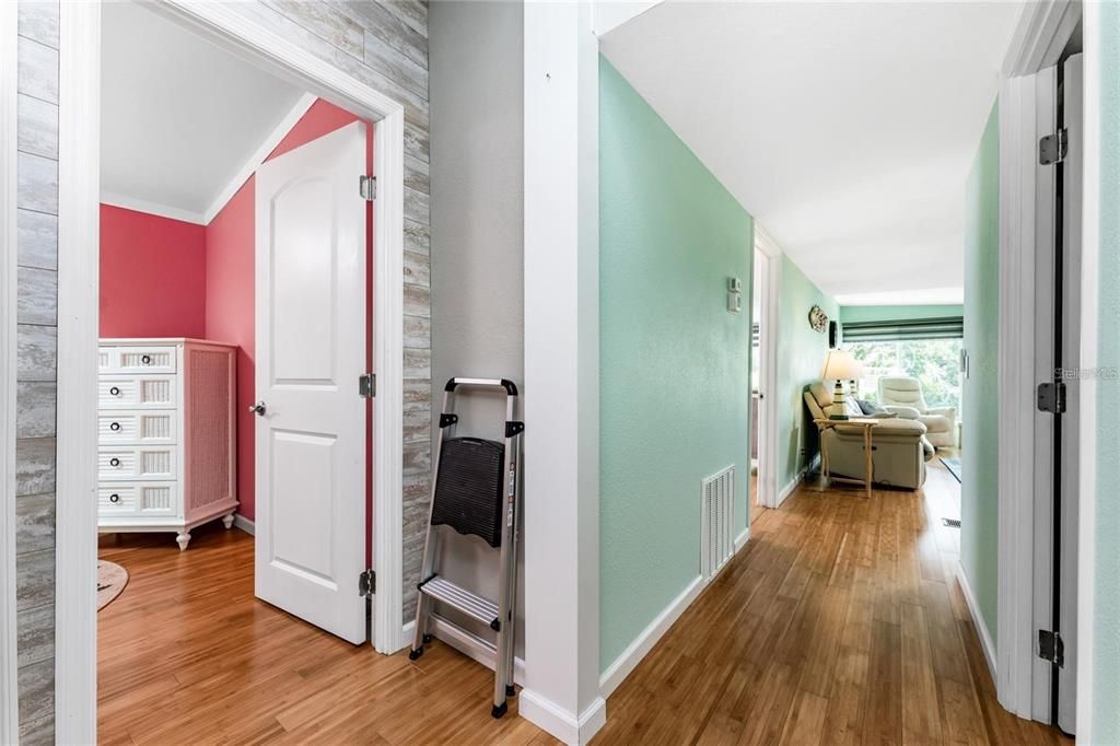 For Sale: $199,900 (2 beds, 2 baths, 1364 Square Feet)