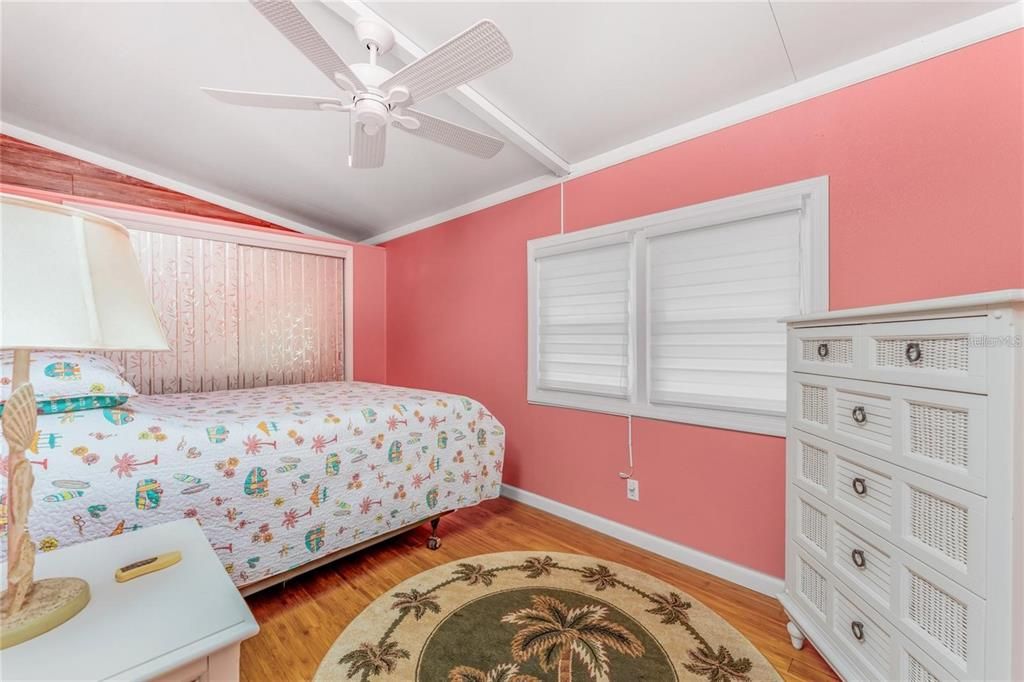 For Sale: $199,900 (2 beds, 2 baths, 1364 Square Feet)