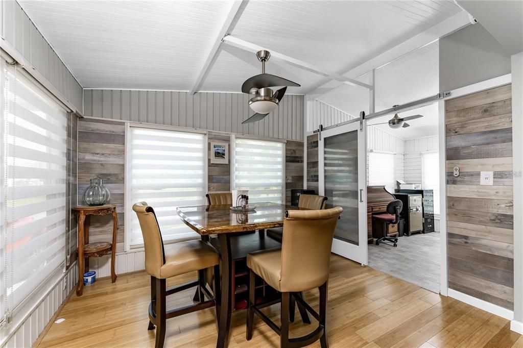 For Sale: $199,900 (2 beds, 2 baths, 1364 Square Feet)