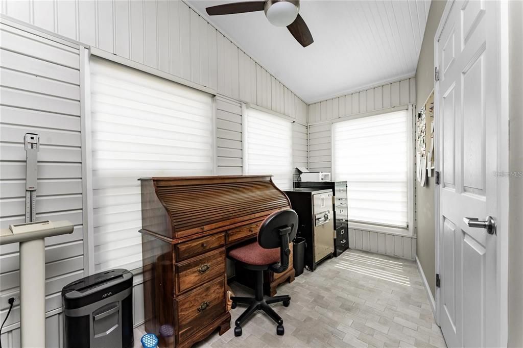 For Sale: $199,900 (2 beds, 2 baths, 1364 Square Feet)
