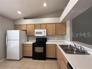 For Rent: $1,750 (3 beds, 2 baths, 1162 Square Feet)