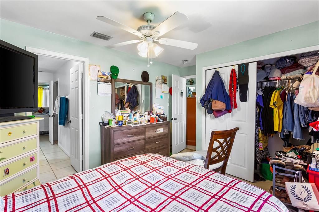 For Sale: $265,000 (3 beds, 2 baths, 1422 Square Feet)