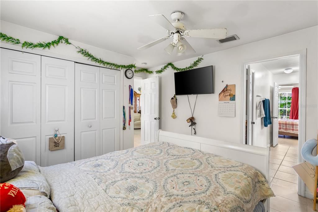 For Sale: $265,000 (3 beds, 2 baths, 1422 Square Feet)