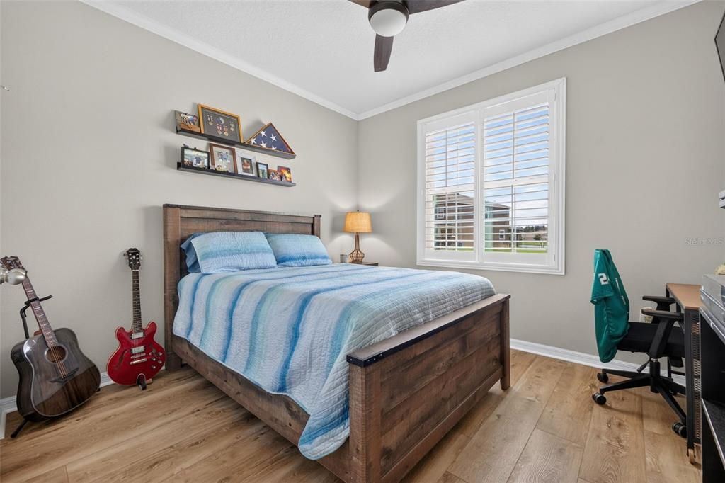Activo con contrato: $459,000 (4 camas, 2 baños, 2037 Pies cuadrados)