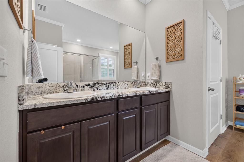 Activo con contrato: $459,000 (4 camas, 2 baños, 2037 Pies cuadrados)