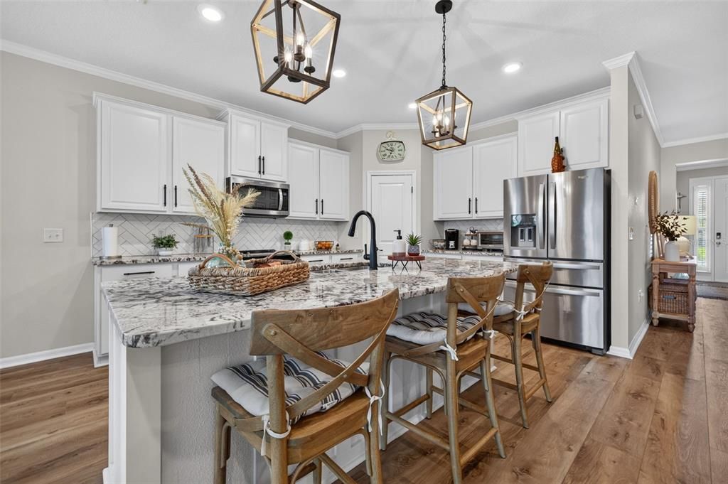 Activo con contrato: $459,000 (4 camas, 2 baños, 2037 Pies cuadrados)