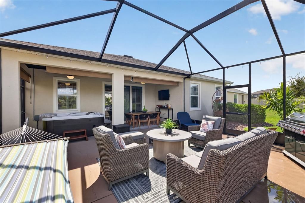 Activo con contrato: $459,000 (4 camas, 2 baños, 2037 Pies cuadrados)