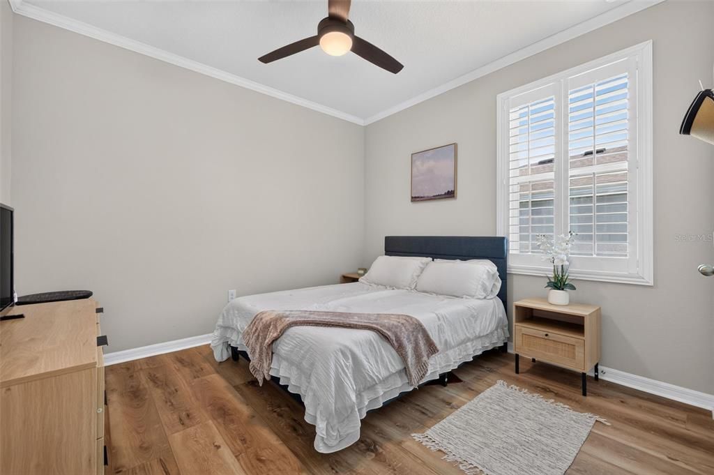 Activo con contrato: $459,000 (4 camas, 2 baños, 2037 Pies cuadrados)