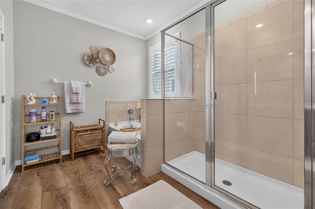 Activo con contrato: $459,000 (4 camas, 2 baños, 2037 Pies cuadrados)