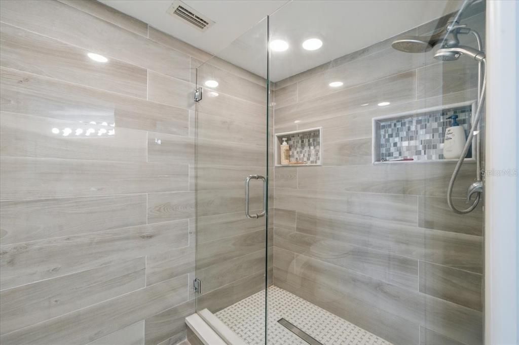 На продажу: $479,000 (2 спален, 2 ванн, 1409 Квадратных фут)