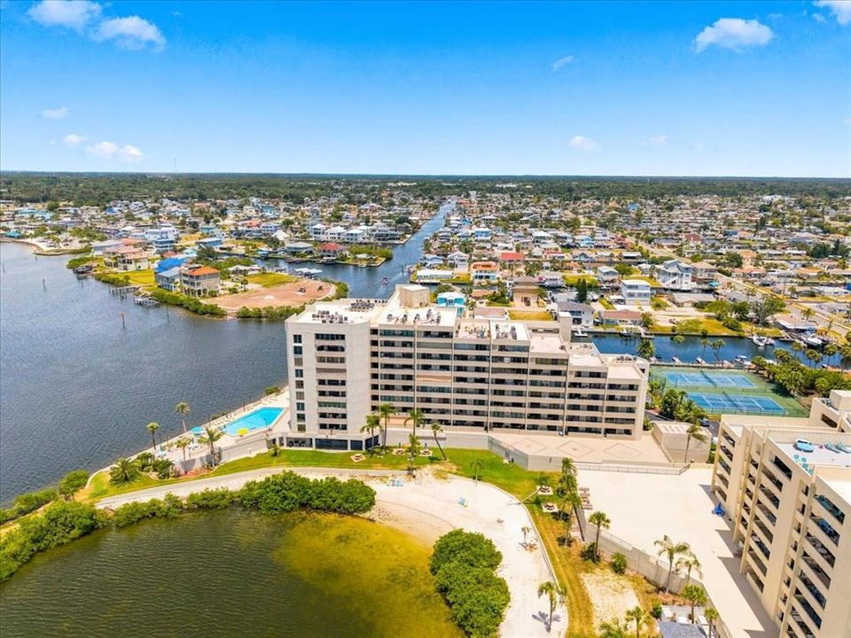 На продажу: $479,000 (2 спален, 2 ванн, 1409 Квадратных фут)