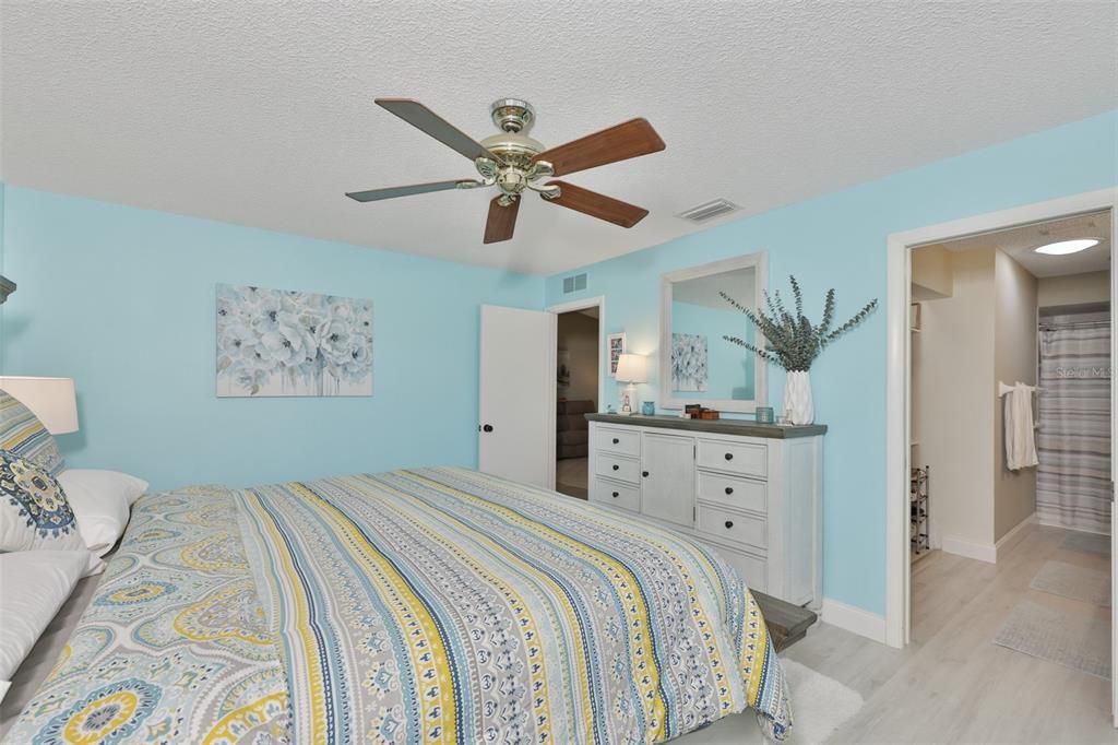 En Venta: $324,900 (2 camas, 2 baños, 1275 Pies cuadrados)