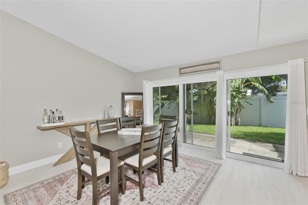 En Venta: $324,900 (2 camas, 2 baños, 1275 Pies cuadrados)