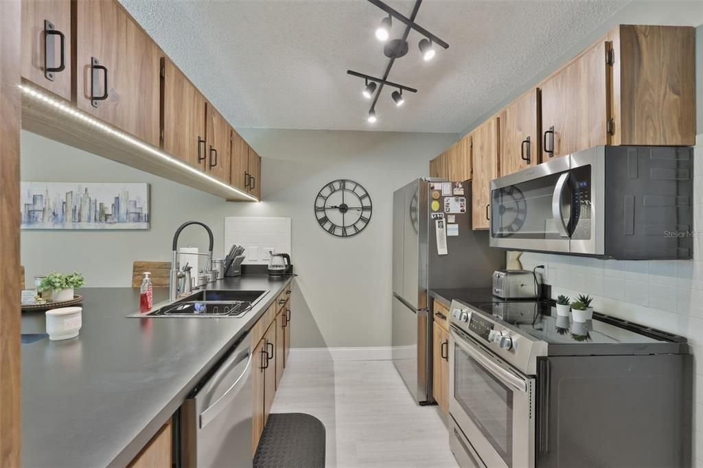 En Venta: $324,900 (2 camas, 2 baños, 1275 Pies cuadrados)