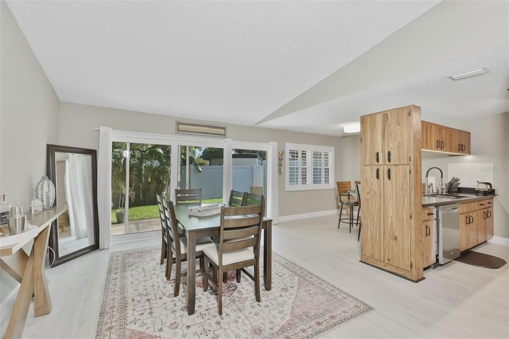 En Venta: $324,900 (2 camas, 2 baños, 1275 Pies cuadrados)