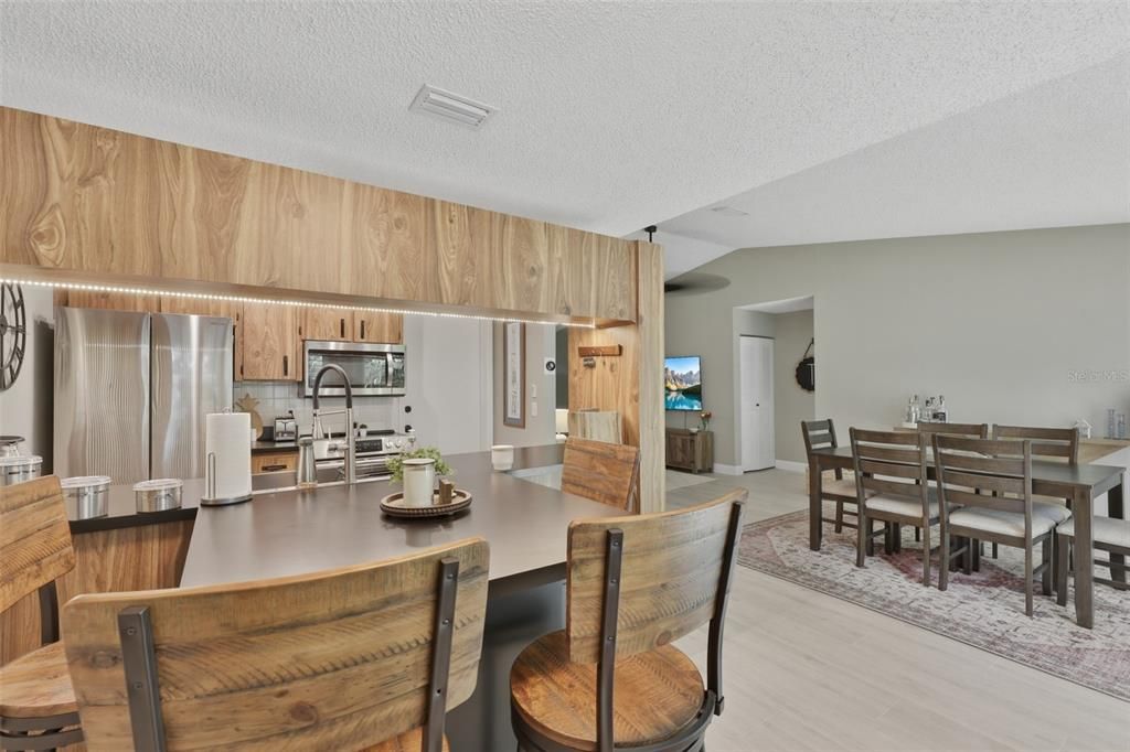 En Venta: $324,900 (2 camas, 2 baños, 1275 Pies cuadrados)