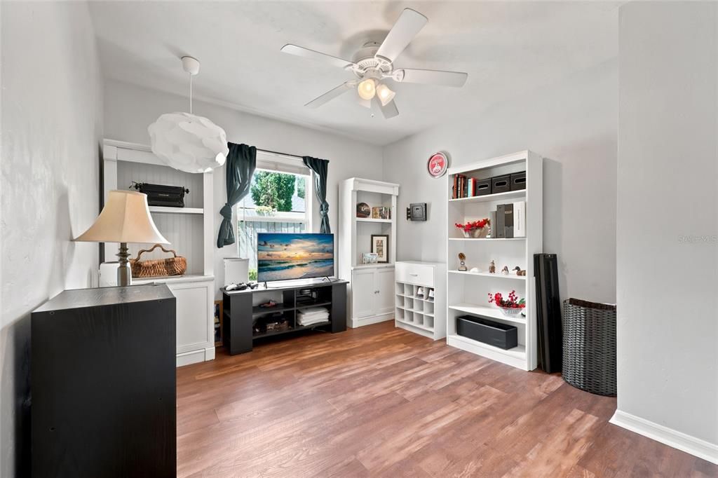 For Sale: $450,000 (5 beds, 2 baths, 2203 Square Feet)