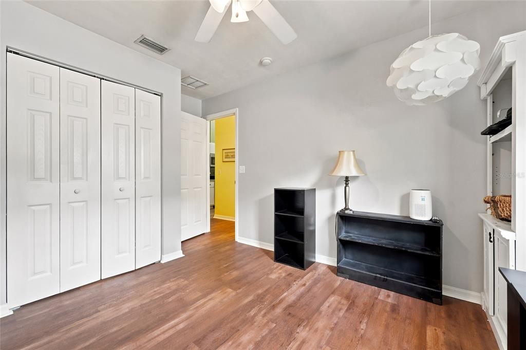For Sale: $450,000 (5 beds, 2 baths, 2203 Square Feet)