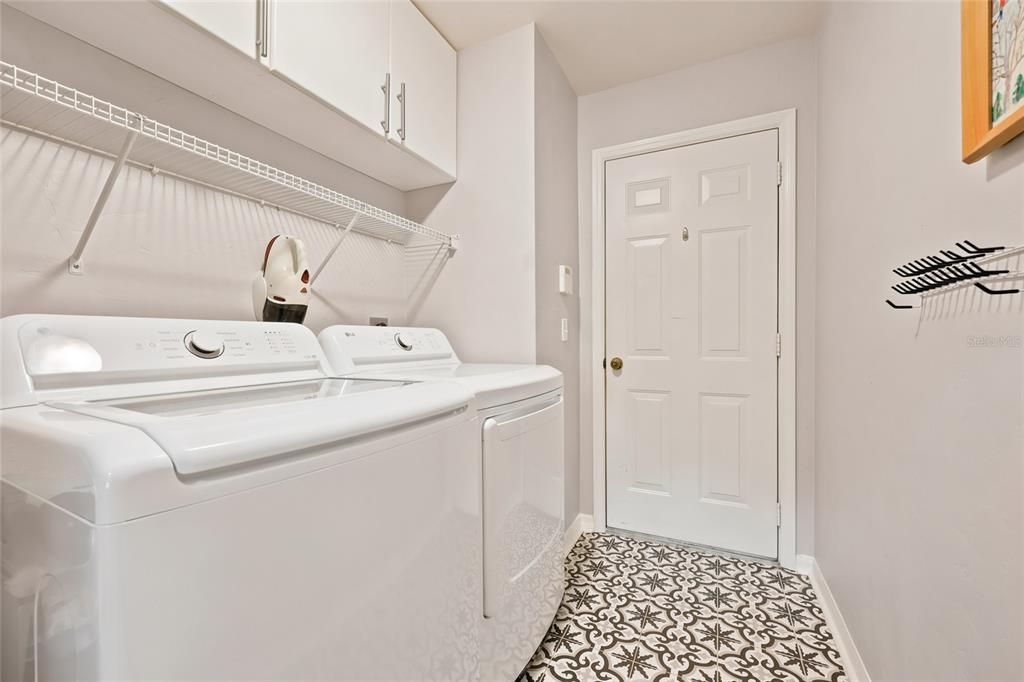 For Sale: $450,000 (5 beds, 2 baths, 2203 Square Feet)