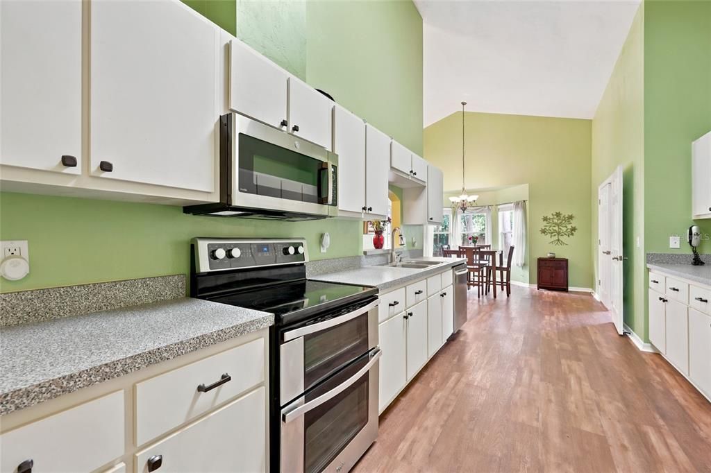 For Sale: $450,000 (5 beds, 2 baths, 2203 Square Feet)