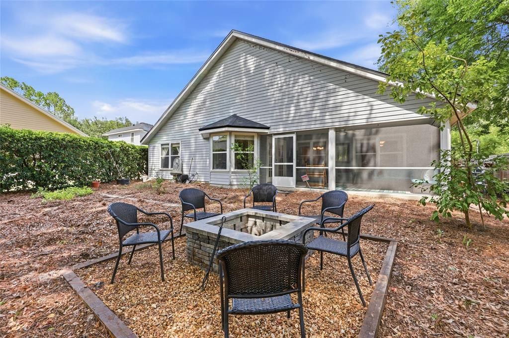 For Sale: $450,000 (5 beds, 2 baths, 2203 Square Feet)
