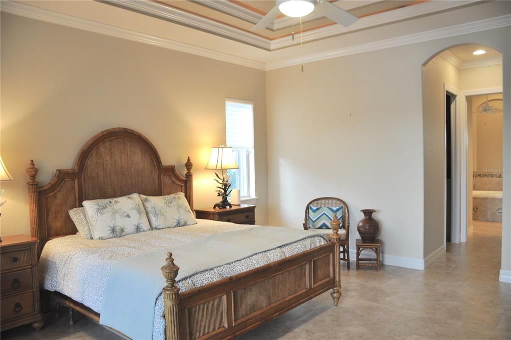 En Venta: $975,000 (3 camas, 2 baños, 2471 Pies cuadrados)