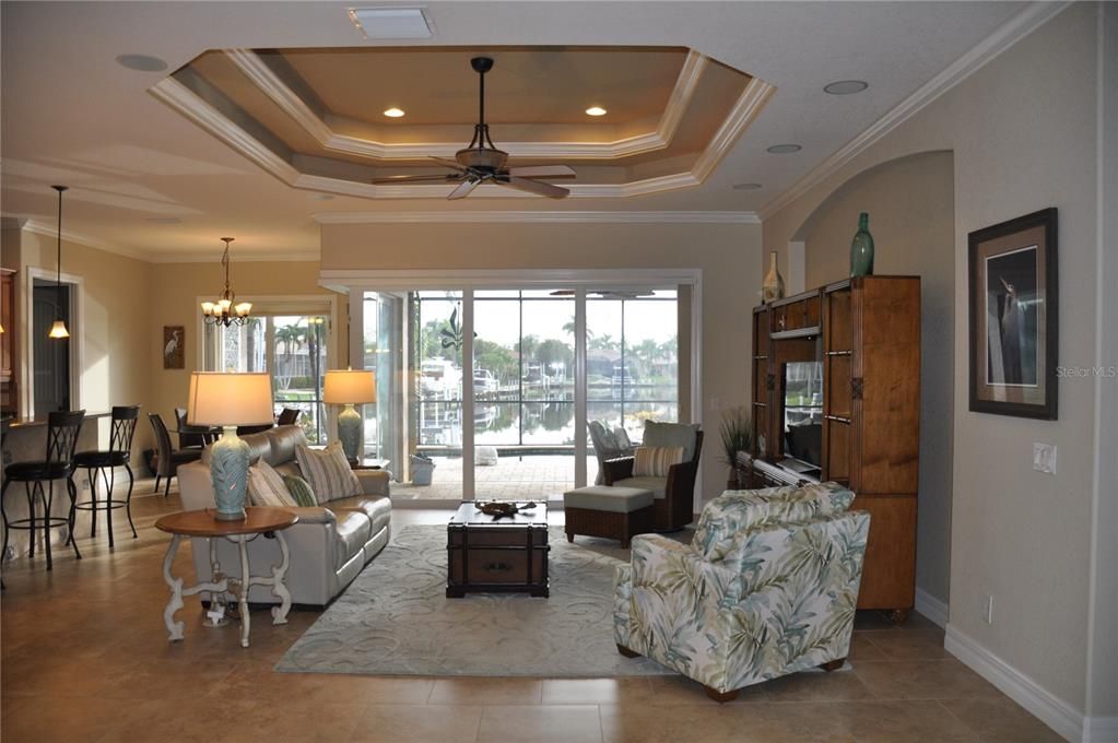 En Venta: $975,000 (3 camas, 2 baños, 2471 Pies cuadrados)