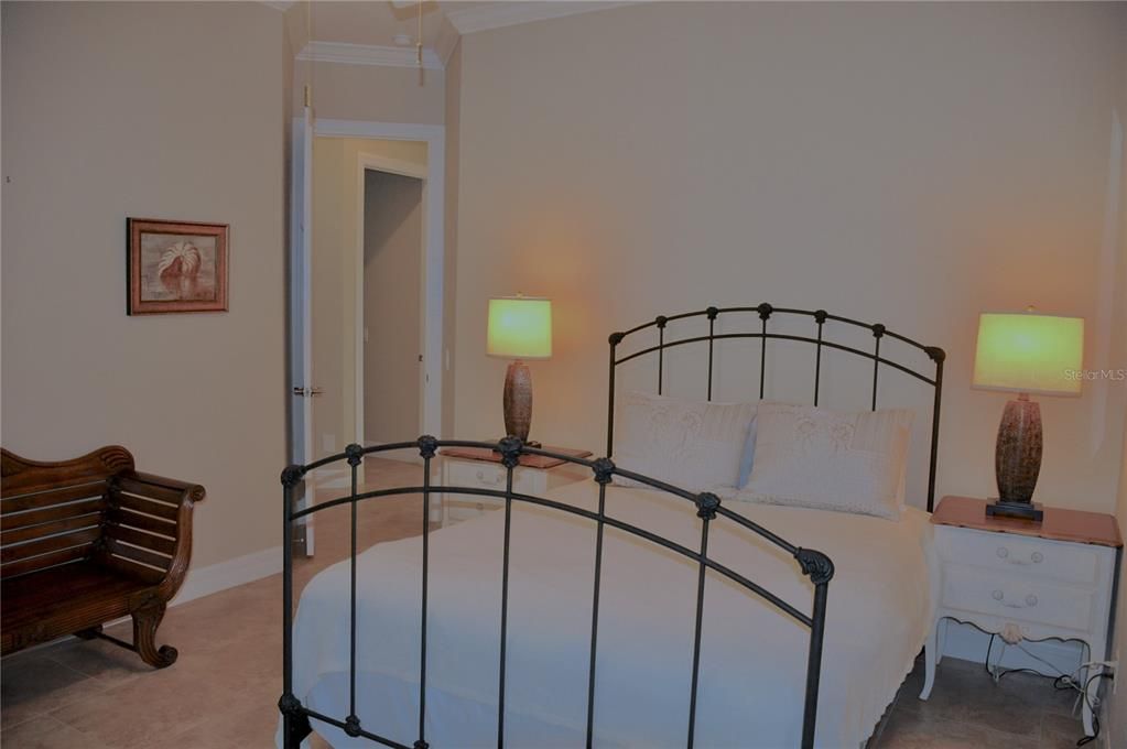En Venta: $975,000 (3 camas, 2 baños, 2471 Pies cuadrados)
