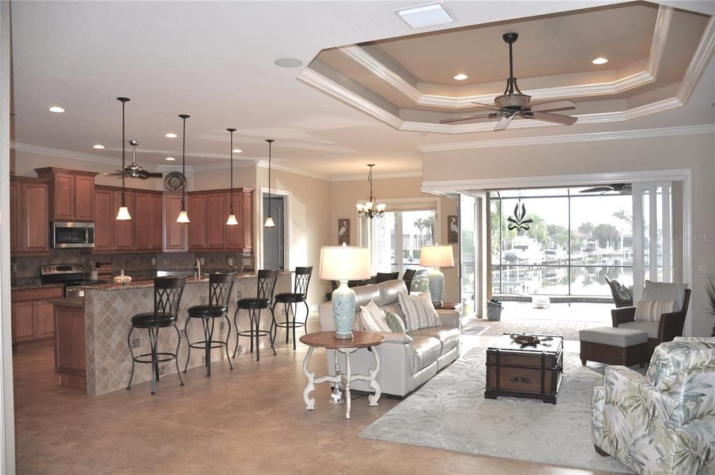 En Venta: $975,000 (3 camas, 2 baños, 2471 Pies cuadrados)
