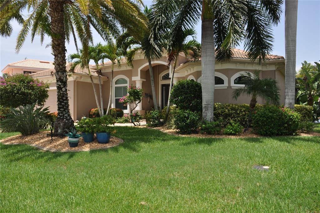En Venta: $975,000 (3 camas, 2 baños, 2471 Pies cuadrados)