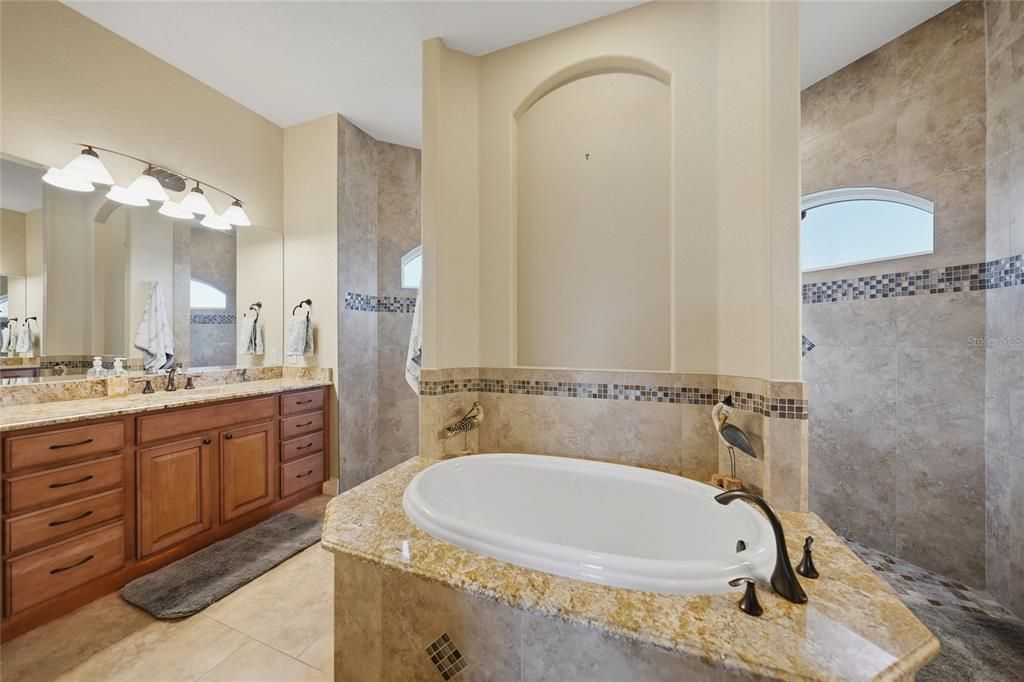 For Sale: $975,000 (3 beds, 2 baths, 2471 Square Feet)