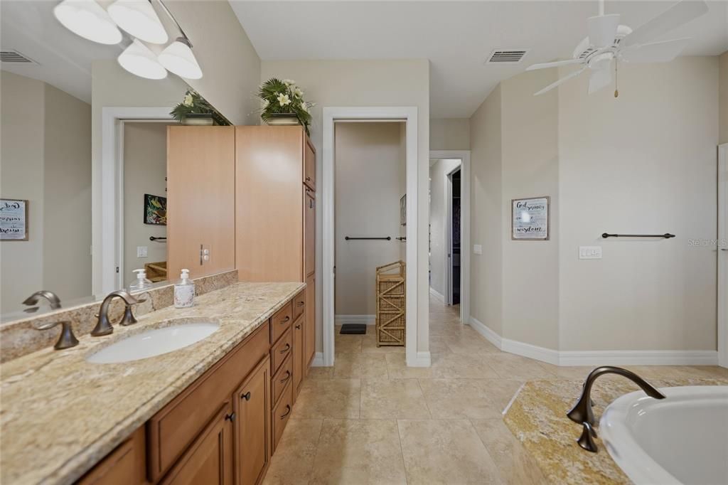 For Sale: $975,000 (3 beds, 2 baths, 2471 Square Feet)