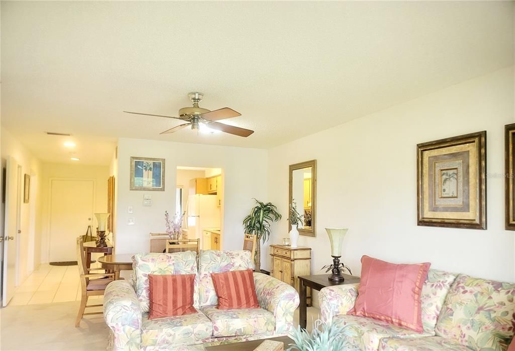 В аренду: $1,790 (2 спален, 2 ванн, 1108 Квадратных фут)
