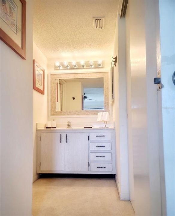 В аренду: $1,790 (2 спален, 2 ванн, 1108 Квадратных фут)