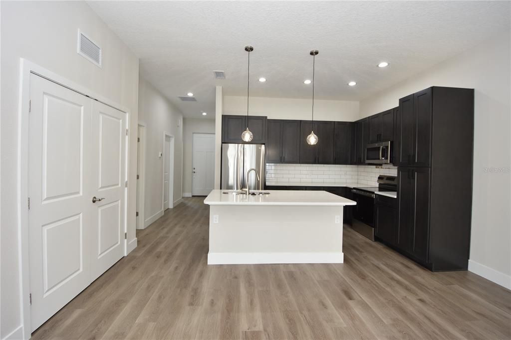 For Rent: $1,850 (3 beds, 2 baths, 1284 Square Feet)