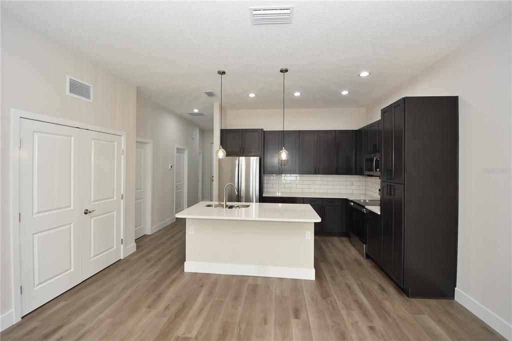 For Rent: $1,850 (3 beds, 2 baths, 1284 Square Feet)