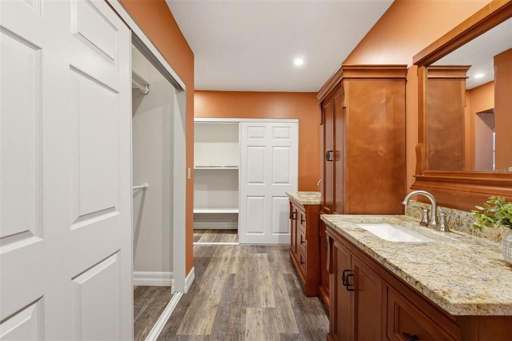 Activo con contrato: $319,000 (2 camas, 2 baños, 1004 Pies cuadrados)
