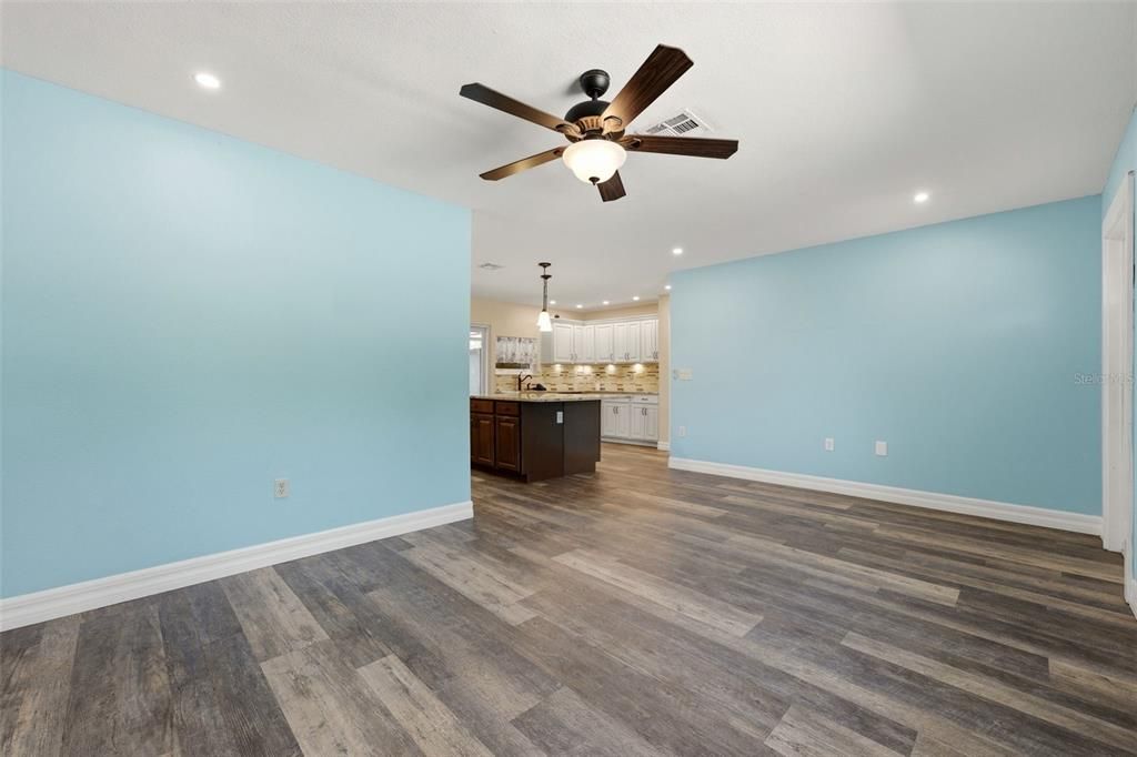 Activo con contrato: $319,000 (2 camas, 2 baños, 1004 Pies cuadrados)