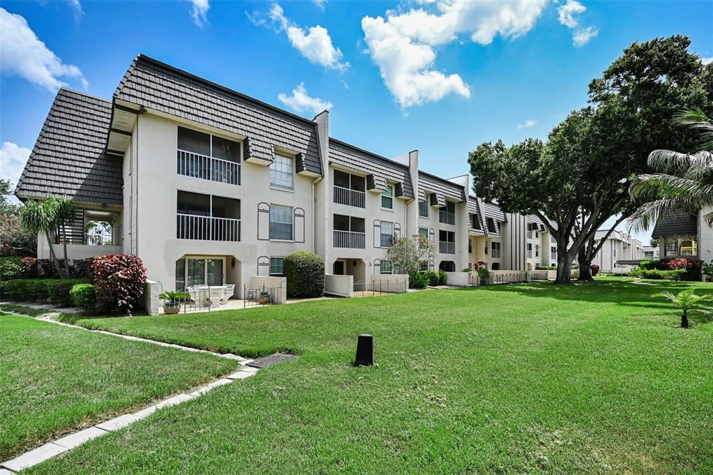 For Sale: $169,500 (2 beds, 2 baths, 1075 Square Feet)