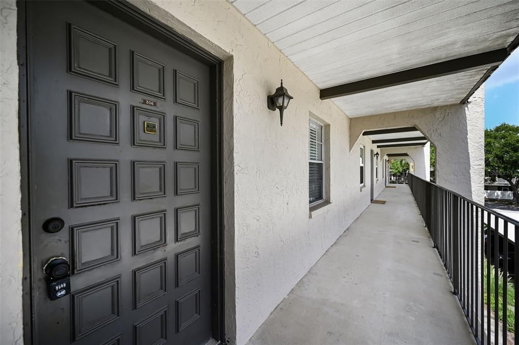 For Sale: $169,500 (2 beds, 2 baths, 1075 Square Feet)