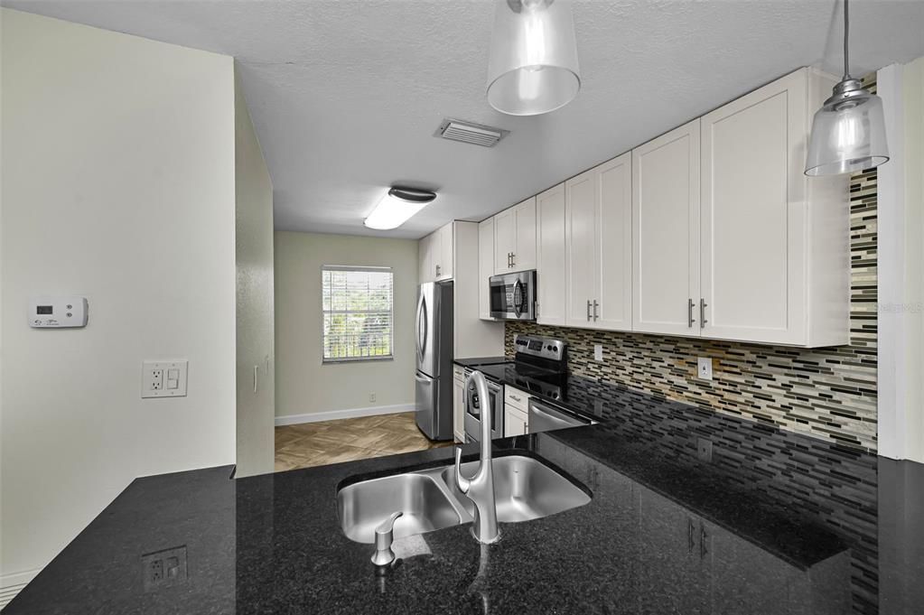 For Sale: $169,500 (2 beds, 2 baths, 1075 Square Feet)
