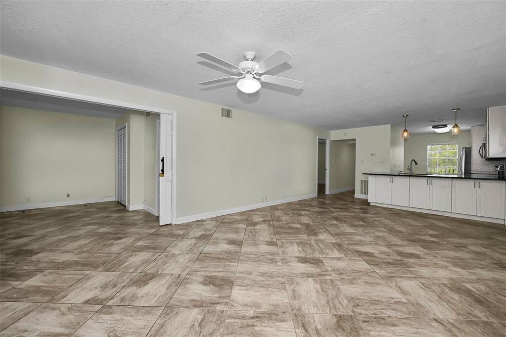 For Sale: $169,500 (2 beds, 2 baths, 1075 Square Feet)
