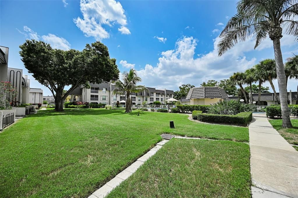 For Sale: $169,500 (2 beds, 2 baths, 1075 Square Feet)