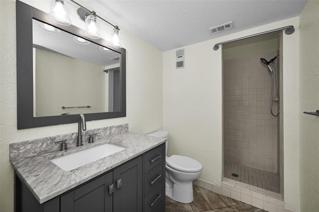 For Sale: $169,500 (2 beds, 2 baths, 1075 Square Feet)