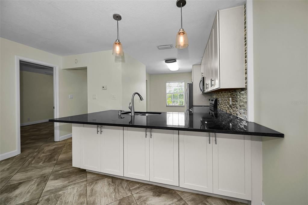 For Sale: $169,500 (2 beds, 2 baths, 1075 Square Feet)
